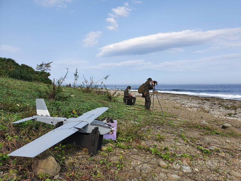 台東志航基地2架F-5E戰鬥機22日下午在屏東牡丹鄉旭海海域上空擦撞墜海,飛官潘穎諄失蹤,軍方24日出動無人機持續搜尋。中央社記者郭芷瑄攝 110年3月24日