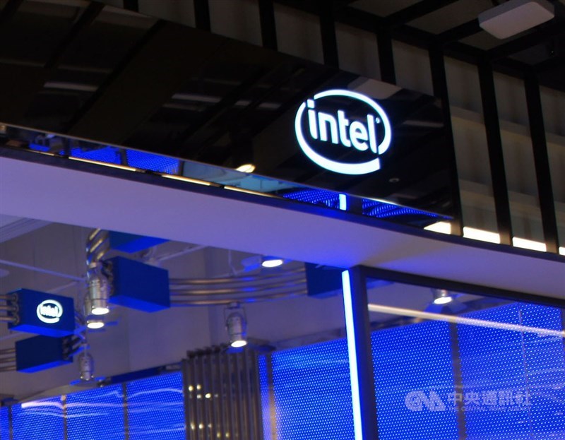 英特爾(Intel)宣布斥資200億美元在美國亞利桑那州新建兩座晶圓廠,新廠將採用EUV設備。(中央社檔案照片)