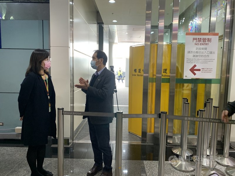台灣、帛琉旅遊泡泡4月1日首發出團,桃園國際機場股份有限公司已確定利用第2航廈3樓出境大廳北邊通道為採檢站位置,目前正在施工。中央社記者葉臻攝 110年3月25日