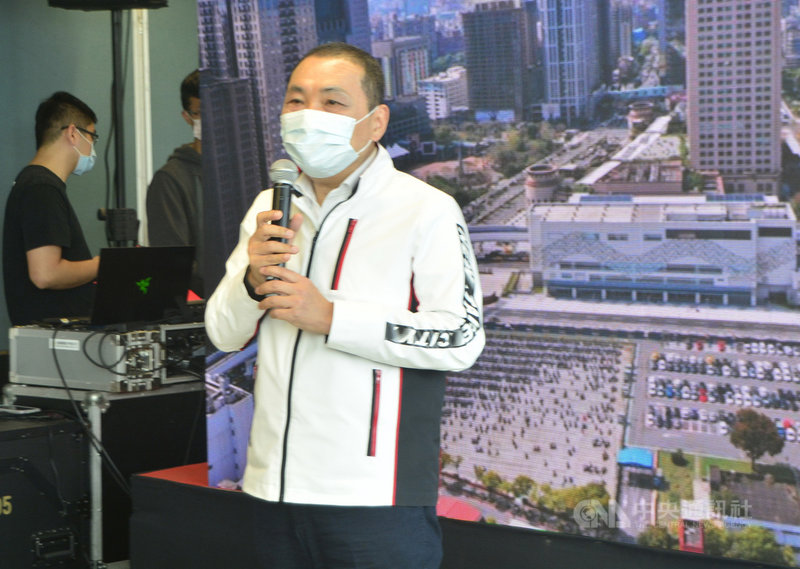 有關淡北道路興建議題,新北市長侯友宜(中)27日指出,尊重行政院評估,同時期待中央支持新台幣30億元預算,讓淡北道路能盡速開通,共創新北市與台北市雙贏。中央社記者黃旭昇新北市攝 110年3月27日