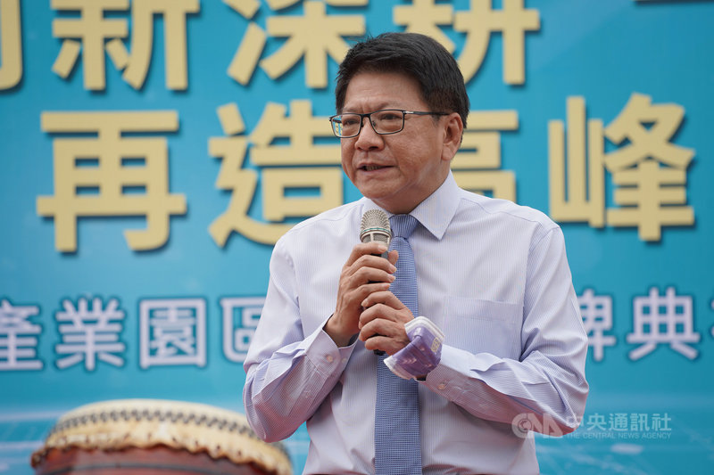 屏東加工出口區28日正式改名為科技產業園區,屏東縣長潘孟安出席並向台商喊話,「屏東不缺水電,是投資設廠最佳選擇」。 (屏東縣政府提供)中央社記者郭芷瑄傳真 110年3月28日