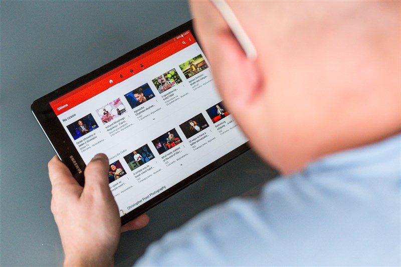 YouTube祭出「網紅版肥咖條款」,要求美國境外的創作者5月底前主動申報稅務資訊,並從「源自美國觀眾的收益中」扣除稅金。(圖取自Pixabay圖庫)
