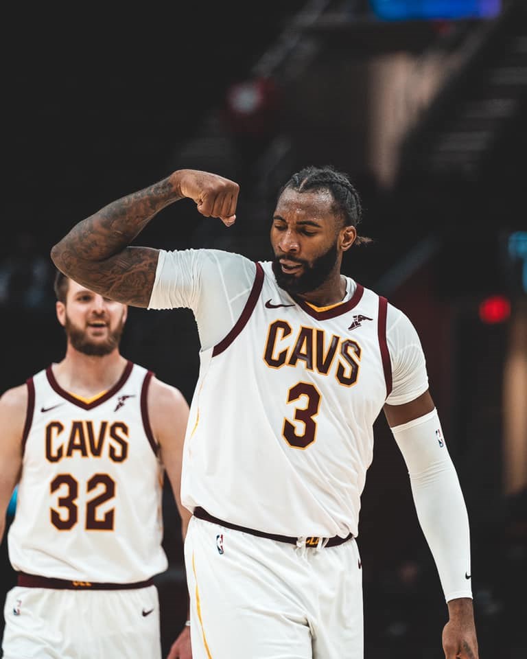 體育電視頻道ESPN 28日報導,3連霸籃板王德拉蒙(前)打算跟洛杉磯湖人簽約。(圖取自facebook.com/OfficialAndreDrummond)