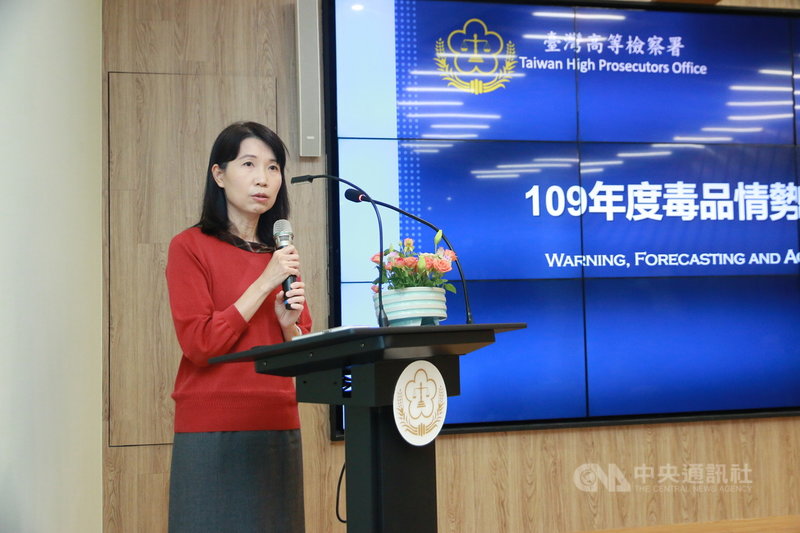 台灣高等檢察署科技偵查中心30日舉行109年度毒品情勢說明記者會,檢察官吳廣莉(圖)表示,實務上發現青年學子使用混合式毒咖啡包或愷他命時常混用笑氣,相關機關要密切關切。中央社記者蕭博文攝 110年3月30日
