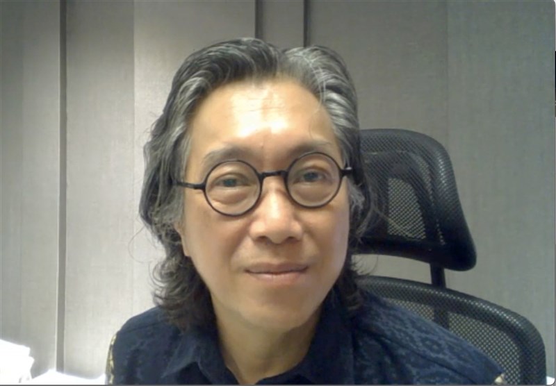 面臨疫情衝擊,馬來西亞的蘋果旅遊發揮創意,推出線上商店,集團董事經理許育興受訪時說,台灣鳳梨酥預計4月中上架。(視訊截圖)中央社記者侯姿瑩新加坡傳真 110年3月30日