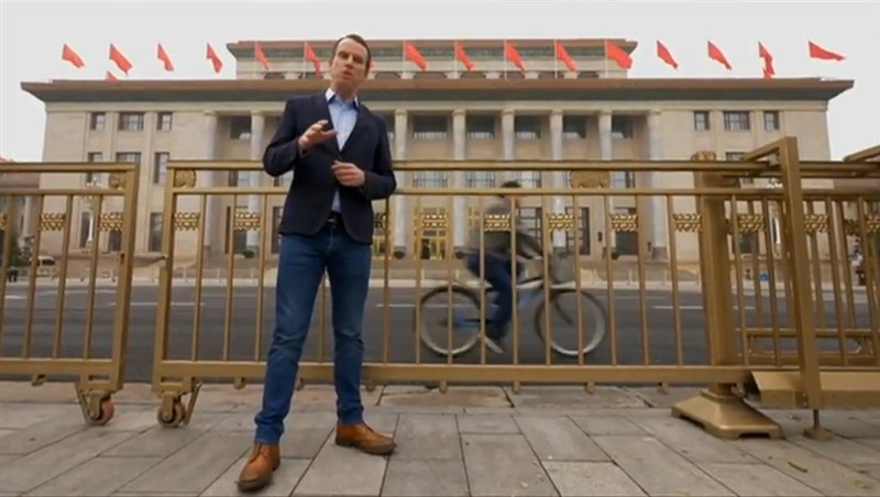 英國廣播公司(BBC)記者沙磊(前)常駐中國9年後被迫離境。(圖取自John Sudworth YouTube頻道網頁youtube.com)