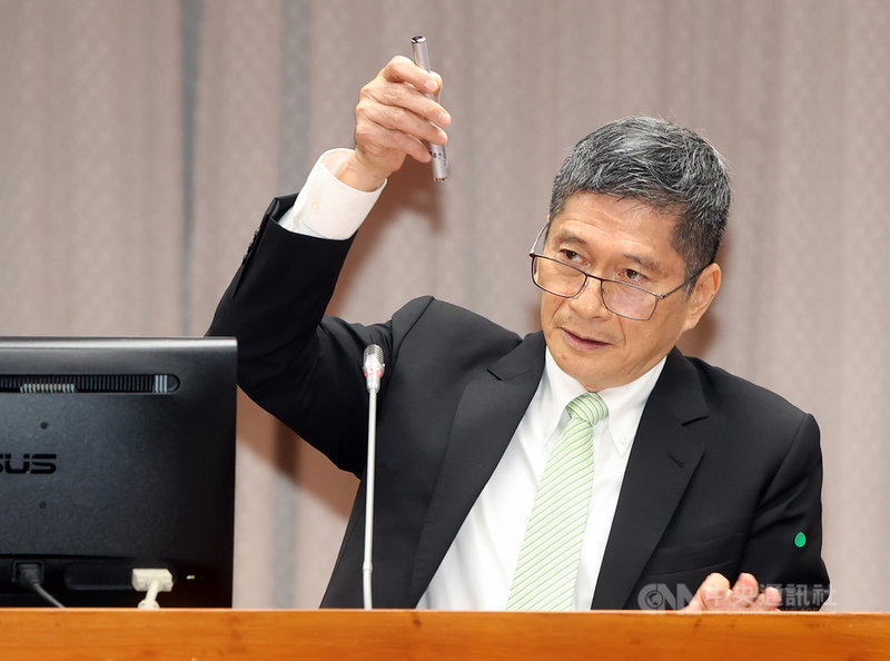 立法院教育及文化委員會1日邀請文化部長李永得列席就「發展國際影音串流平台與空總臺灣當代文化實驗場(C-LAB)進度規劃與展望」進行專題報告。中央社記者鄭傑文攝 110年4月1日