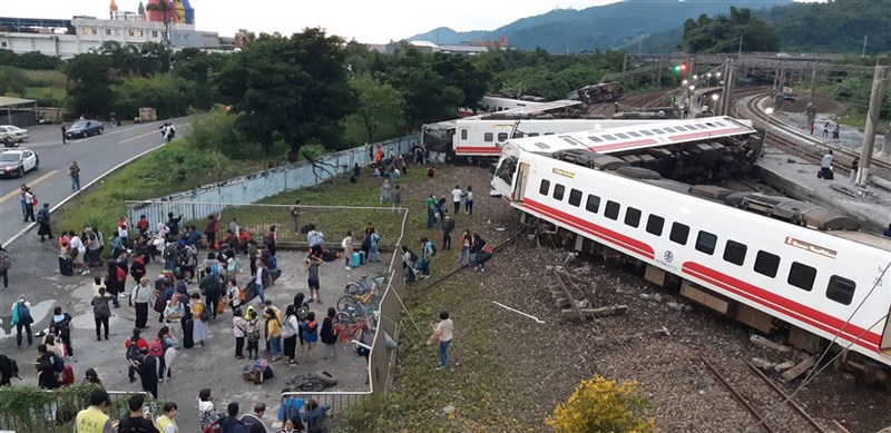 2018年10月21日,台鐵6432次普悠瑪列車下午4時50分出軌(民眾提供)中央社 107年10月21日