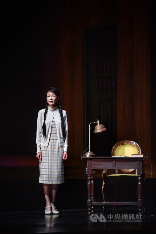 2021 TIFA表演工作坊「江/雲.之/間」2日晚間將繼續在台北國家戲劇院上演,下午進行彩排,主要演員蕭艾為第4度扮演「雲之凡」一角。中央社記者王飛華攝 110年4月2日