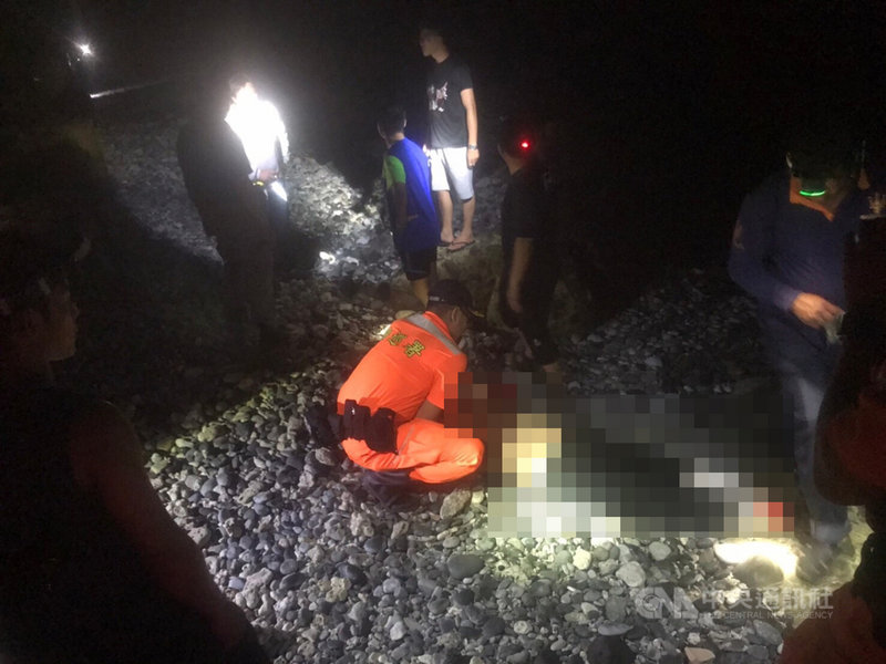 清明連假綠島發生2起潛水客溺水事件，造成1名女子死亡，另1男1女急救中。（海巡提供）中央社記者盧太城台東傳真  110年4月3日