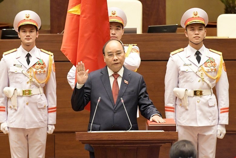 越南國家主席阮春福(前中)5日宣誓就職,成為越南1945年宣布獨立以來第11位國家主席。(越南國會辦公室媒體中心提供)中央社記者陳家倫河內傳真 110年4月5日