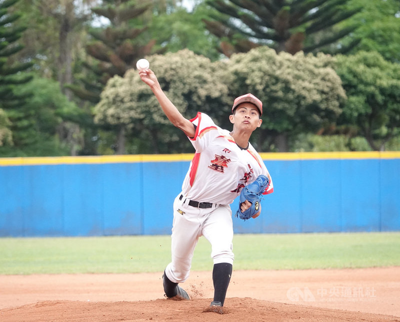 U18東岸聯盟棒球賽台東體中5日與成功商水交手,台東體中王宇傑(圖)先發6.2局飆出8次三振、無失分,好投壓制率隊以4比0拿下勝利。中央社記者謝靜雯攝 110年4月5日