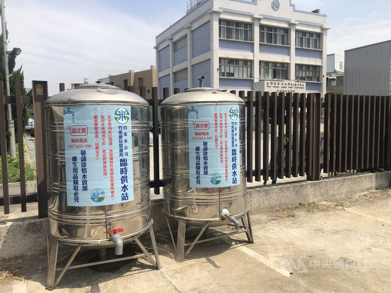 苗栗縣與新竹縣、市部分地區6日起自來水「供5停2」,由於民眾多半已利用連假期間預先儲水,臨時供水站未見排隊人潮。中央社記者管瑞平攝 110年4月6日