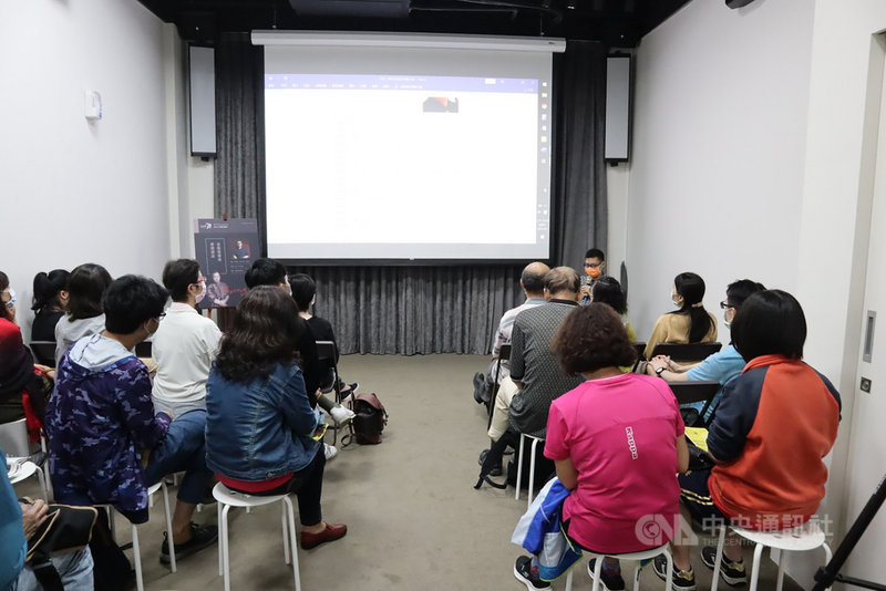 中山73影視藝文空間4月播映已故韓國導演金基德多部作品,日前並邀請影評人塗翔文出席專題講座「來自社會底層的嘶吼–金基德」,分享金基德拍片特色與方向。(可樂電影提供)中央社記者王心妤傳真 110年4月6日