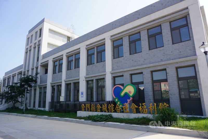 金門縣政府斥資打造金城綜合社會福利館,並在福利館1樓規劃成立第2間公辦民營托嬰中心,預定今年母親節前營運,18日並將公開舉辦招生說明會。中央社記者黃慧敏攝 110年4月6日