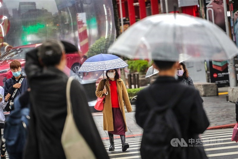 中央氣象局表示,8日下半天東北季風增強,持續影響至10日,8日入夜後至9日,北海岸、宜蘭地區可能會有局部大雨發生。(中央社檔案照片)