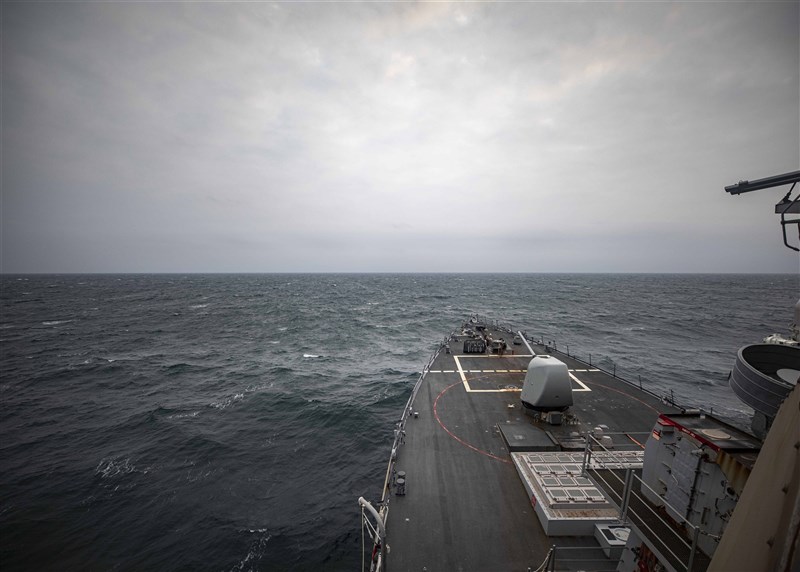 美國海軍表示,美軍導向飛彈驅逐艦馬侃號7日「例行」通過台灣海峽。(圖取自美國海軍第七艦隊網頁www.c7f.navy.mil)