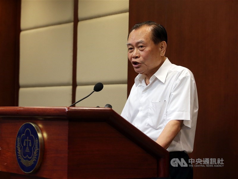 翁茂鍾案,法務部全面清查曾與翁接觸的人員,7日公布第二波報告,4名檢察官及10名調查官有違失,包含前法務部長曾勇夫(圖)。(中央社檔案照片)