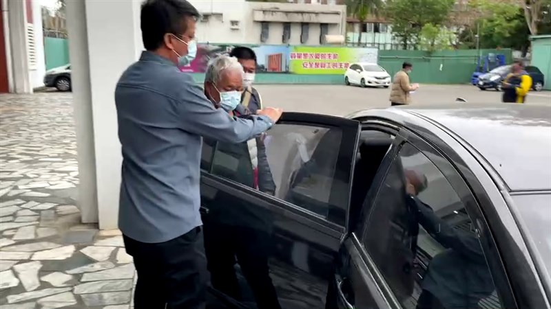 台鐵太魯閣號事故釀重大死傷,檢警7日帶關係人綽號「黑猴」林長清協助還原事發現場狀況。(民眾提供)中央社記者李先鳳傳真 110年4月7日