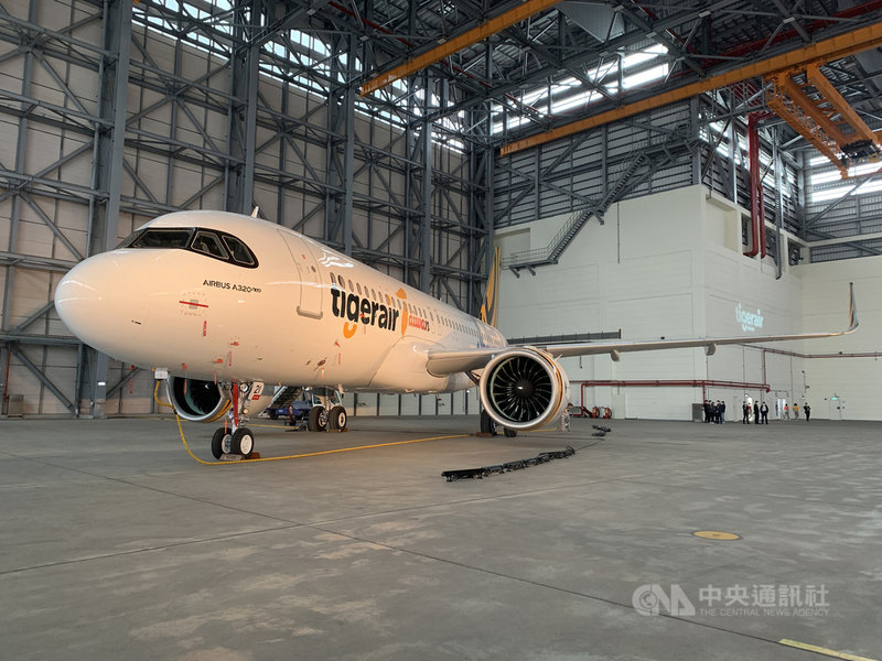 台灣虎航股份有限公司購入國內第一架空中巴士A320neo客機,待驗證飛行等程序完備後,未來將優先派遣。中央社記者葉臻攝 110年4月8日