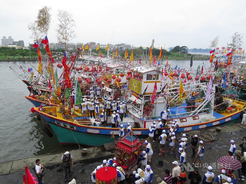 四年一科的林園鳳芸宮媽祖海上巡香將於4月底登場,並將於30日首次駐駕愛河港灣,在高流、駁二遶境,高雄市政府5月1日上午將首次安排台華輪規劃專屬追隨海上巡香的行程,配合防疫規範僅開放700個名額。(高雄市政府提供)中央社記者洪學廣傳真 110年4月8日
