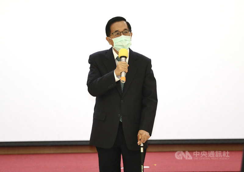 前總統府國策顧問邱垂亮追思紀念會8日在台北舉行,前總統陳水扁(圖)出席表示,若把中正紀念堂改名民主紀念館有困難,或如果有更好名稱也沒關係;若找不到更好的名字,建議將民主紀念堂進一步改名為「李登輝紀念館」,相信這就是對邱垂亮最好的追思,也是政府對他最好的褒揚。中央社記者張皓安攝 110年4月8日