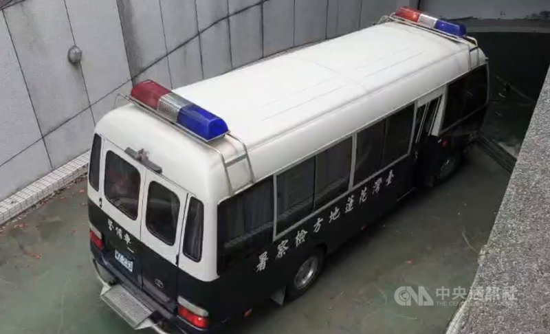 花蓮地檢署偵辦台鐵太魯閣事故案,8日上午將已羈押、目前人在看守所的李義祥借提到花蓮地檢署問訊。(民眾提供)中央社記者張祈傳真 110年4月8日