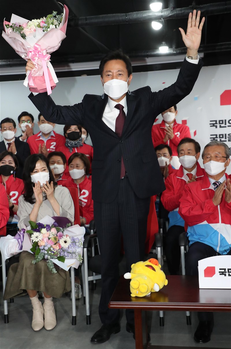 韓國執政黨共同民主黨7日在首爾市長補選中以懸殊票數慘敗;十年前曾任首爾市長的最大在野黨國民力量候選人吳世勳(圖)成功回鍋,政策料將快速大幅改變。(韓聯社)