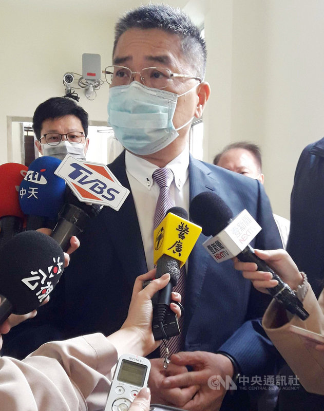 台鐵太魯閣號列車2日發生重大事故,內政部長徐國勇(圖)8日指出,2日和林佳龍搭機趕赴花蓮事故現場時,林佳龍明白表示會負起政治責任。中央社記者范正祥攝 110年4月8日