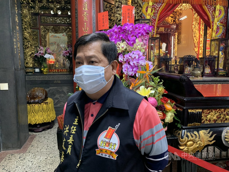 2021白沙屯媽祖進香活動11日深夜將起駕,拱天宮主委洪文華9日表示,今年報名人數暴增,去程若經過中彰停水地區,大批香燈腳解決「如廁」問題恐會比較辛苦。中央社記者管瑞平攝 110年4月9日