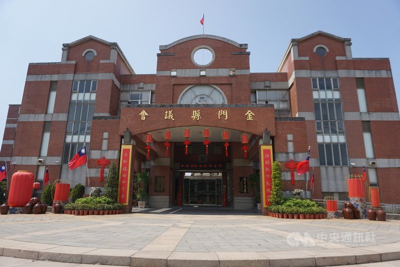 金門縣議會副議長周子傑等7名議員,舉發議長洪允典等人審查預算瀆職;縣議會9日表示,凍刪預算是為民看緊荷包,只要縣府送交報告書,議會就會儘速解凍。中央社記者黃慧敏攝 110年4月9日
