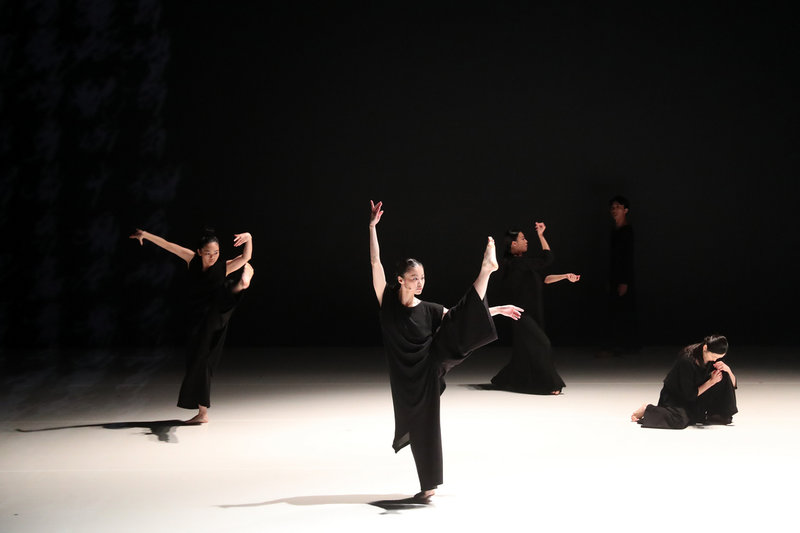 雲門舞集藝術總監鄭宗龍舞作「十三聲」11日起將在淡水雲門劇場經典再現4場表演,並展開桃園、彰化員林、嘉義、台南、花蓮、屏東等地巡演,9日在淡水舉行巡演前記者會。中央社記者吳家昇攝 110年4月9日