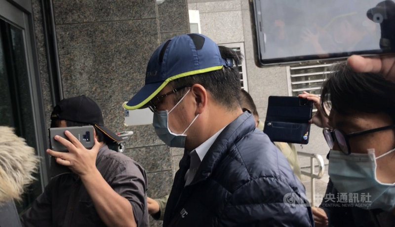檢廉偵辦台鐵太魯閣號事故案持續擴大約談,台鐵4名員工9日移送至花蓮地檢署複訊,包括事發當天到場與李義祥談話的台鐵花蓮工務段熊姓施工主任。中央社記者張祈攝 110年4月9日