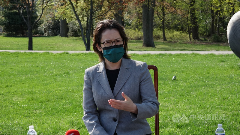 駐美代表蕭美琴表示,拜登政府對印太地區和平穩定十分重視,美方對台灣安全的重視與支持立場是存在的,目前沒有跡象顯示軍售常態化不會延續。中央社記者江今葉華盛頓攝 110年4月9日