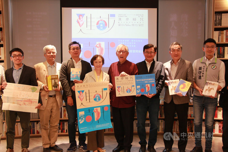 台灣文化協會成立100週年,國立台灣美術館推出主題展,並搭配「文化來運動,藝術在城市:行旅台中文協百年」館外延伸活動,10日為延伸活動舉行開幕記者會,國美館長梁永斐(右4)、台中市副市長黃國榮(右2 )等出席。中央社記者蘇木春攝 110年4月10日