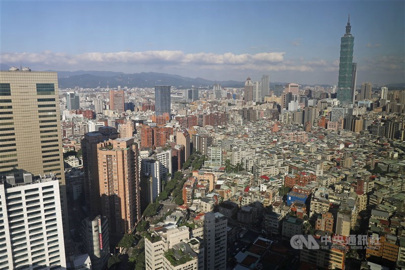 立法院9日三讀通過房地合一稅2.0修法,規定2016年後取得房地、預售屋及特定股權交易,持有2年內出售課45%稅率,超過2年、未滿5年內出售課35%,新制7月1日施行。(中央社檔案照片)