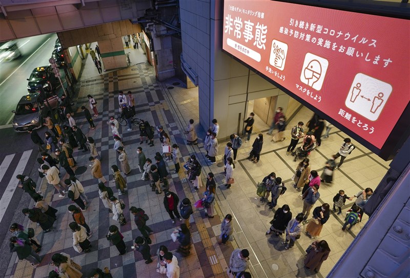 日本大阪府10日新增918例確診病例,創疫情爆發以來單日新高紀錄;東京都、京都府及沖繩縣疫情也在快速升溫。(共同社)