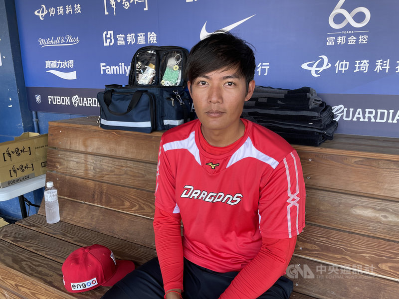 中職味全龍隊本土投手王維中(圖)10日傷後首度面對打者,擔任實戰打擊練習投手,王維中自評狀況都在計畫內,主要差實戰感覺,希望之後還是能回先發輪值。中央社記者謝靜雯攝 110年4月11日