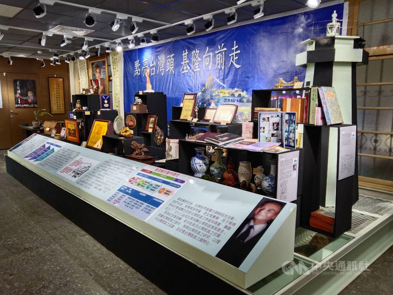 「葉俊麟音樂創作暨生活文物展」11日起在基隆市黃蠟石文化館登場,展示手稿真跡和生活文物等,展覽至6月30日止,歡迎民眾前往欣賞。中央社記者王朝鈺攝 110年4月11日