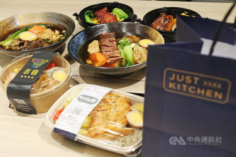 雲端廚房Just Kitchen嚴選食物與菜單,只挑選適合外送的食物,維持餐點美味。中央社記者裴禛攝 110年4月11日