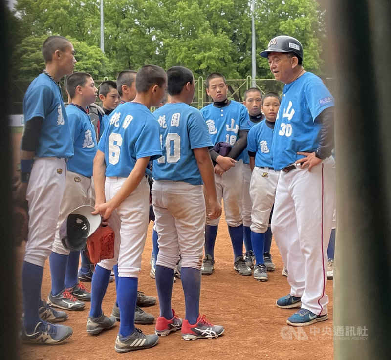 110年謝國城盃全國少棒錦標賽A組勝部賽事,桃園市隊(圖)11日在青年公園棒球場與南投縣隊交手,桃園市隊團隊3發全壘打搶分,目前為止3戰打完已經敲出9轟,終場以11比1、5局拿勝、晉級4強。中央社記者謝靜雯攝 110年4月11日