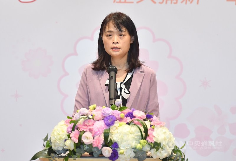 經濟部商業司今年擴大舉辦台灣餅甄選活動,司長蘇文玲表示,已同步與航空、高鐵、機場通路媒合談上架,未來也會瞄準東南亞等海外市場。中央社記者鄭清元攝 110年4月12日