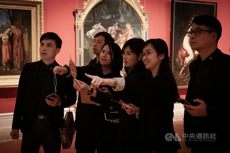 奇美博物館於2019年首次推出實境遊戲,開創博物館新玩法,不少民眾結伴體驗,讓參觀博物館行程變得更有趣。(奇美博物館提供)中央社記者楊思瑞台南傳真 110年4月12日