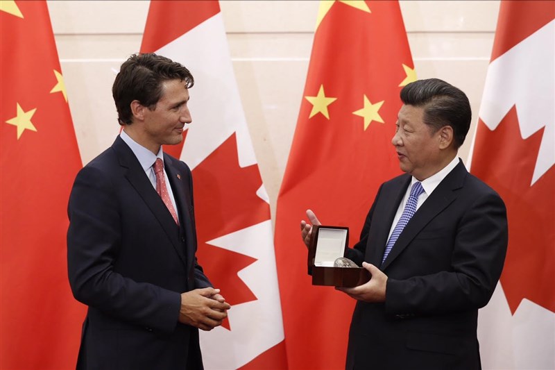 享有聲譽的HFX論壇有意頒獎給總統蔡英文,但加拿大政府傳擔心激怒中國擬不再贊助。圖為2016年9月加拿大總理杜魯道(左)與中國國家主席習近平(右)會面。(圖取自twitter.com/CanadianPM)