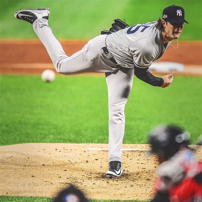 MLB紐約洋基先發投手柯爾(圖)12日主投6局失1分且飆出8次三振,終場洋基就以3比1擊敗藍鳥。(圖取自instagram.com/yankees)