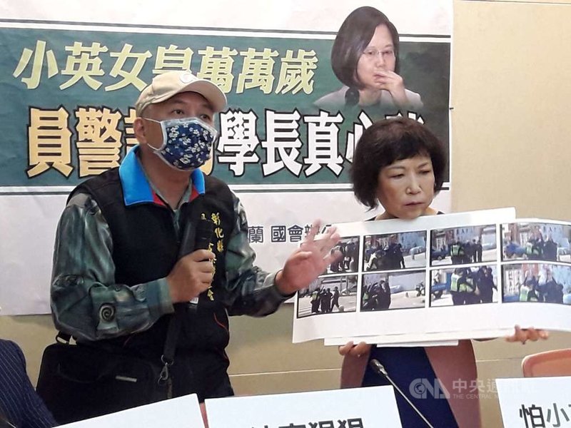 前彰化縣警察局員林分局分局長洪文宏指示員警遇陳抗推擠時就順勢跌倒逮人,法院判民眾無罪。國民黨立委葉毓蘭(右)13日在立法院召開記者會肯定法官公正判決;獲判無罪的黃姓民眾(左)也與會說明事件經過。中央社記者范正祥攝 110年4月13日