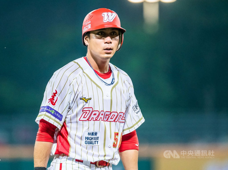 中職味全龍隊13日在澄清湖棒球場與中信兄弟隊交手,龍隊曾陶鎔單場3安,包含一發陽春全壘打,也是他個人本季第3轟,助隊終場以6比1拿下勝利。(味全龍隊提供)中央社記者謝靜雯傳真 110年4月13日