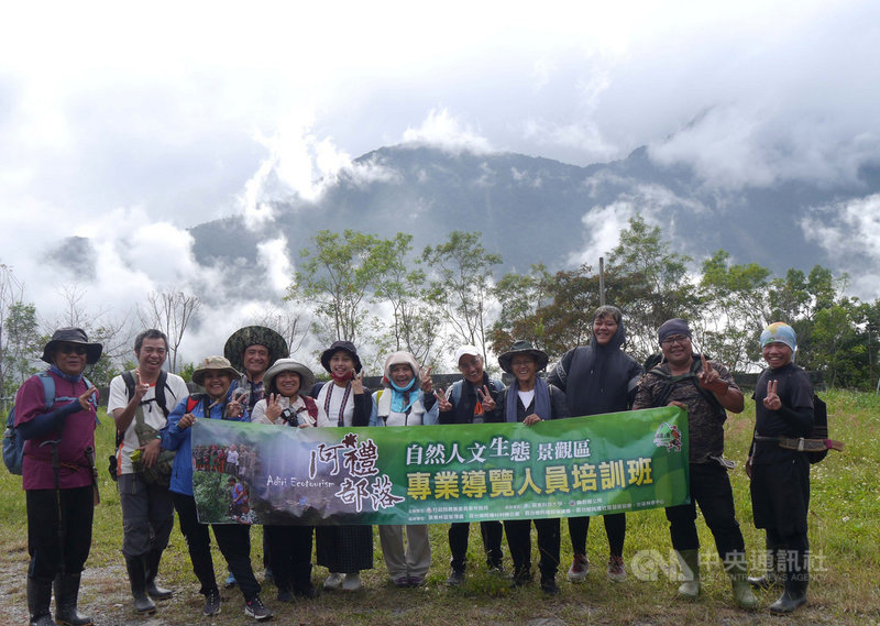在莫拉克風災後差點從地圖上消失的屏東縣霧台鄉阿禮部落,如今炊煙重新升起,吸引部落青年返鄉,雖然人數不多,但已逐漸形成一股返鄉吸引力,阿禮部落重建模式也拓展到霧台鄉其他村,讓霧台鄉在109年7月正式成為全國第一座原鄉自然人文生態景觀區。(屏東科技大學提供)中央社記者郭芷瑄傳真 110年4月13日
