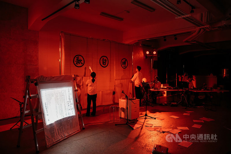 再拒劇團榮獲第18屆台新藝術獎年度大獎作品「明白歌」,即將重啟台灣鄉鎮巡演計畫,盼藉募資籌措演出經費,讓劇團得以為鄉親講述白色恐怖歷史。(再拒劇團提供)中央社記者趙靜瑜傳真 110年4月13日