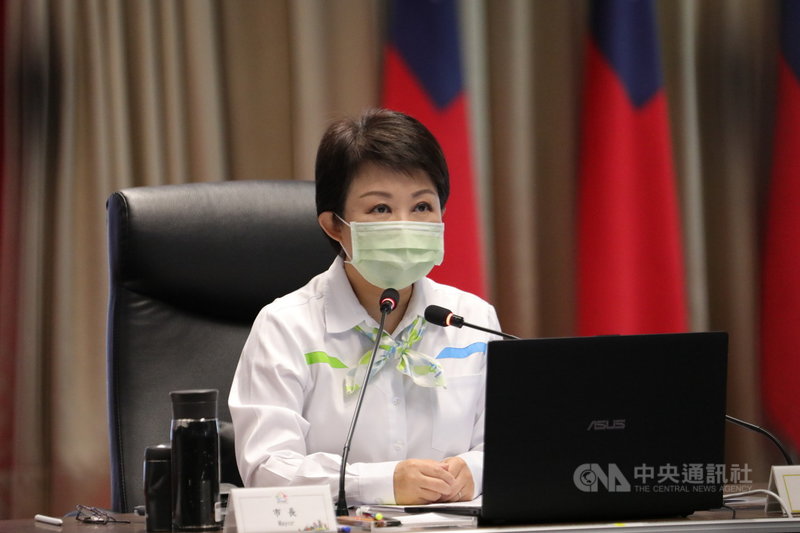 台中市政府正推動道路燙平專案,3月底為止燙平總長度268公里,約等同台北到台南距離,市長盧秀燕(圖)13日表示,燙平工程大多在夜間進行,工程人員是城市無名英雄,感謝他們的付出。中央社記者郝雪卿攝 110年4月13日
